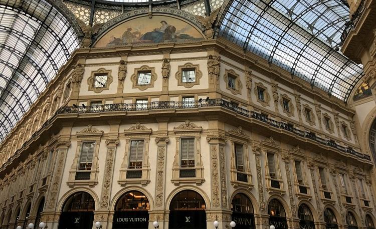 vitrine louis vuitton galerie victor emmanuel II à Milan