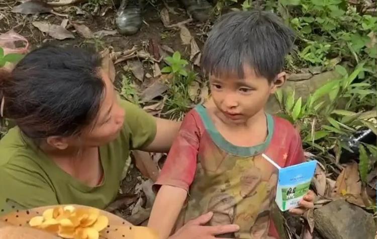 Petit garçon de six ans retrouvé après quatre jours passés dans la forêt au Vietnam