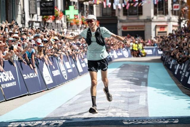 Vincent Bouillard, vainqueur de l'UTMB 2024