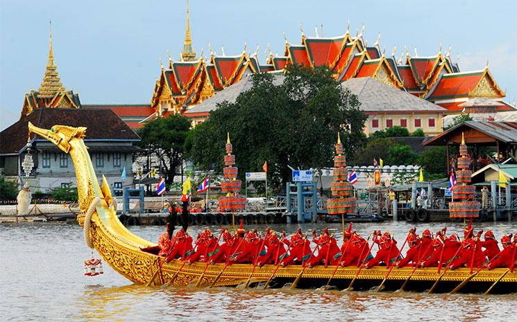 Barges-royales-thailande-i-viewfinder