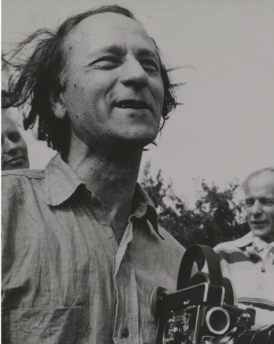 jonas mekas avec son appareil photo