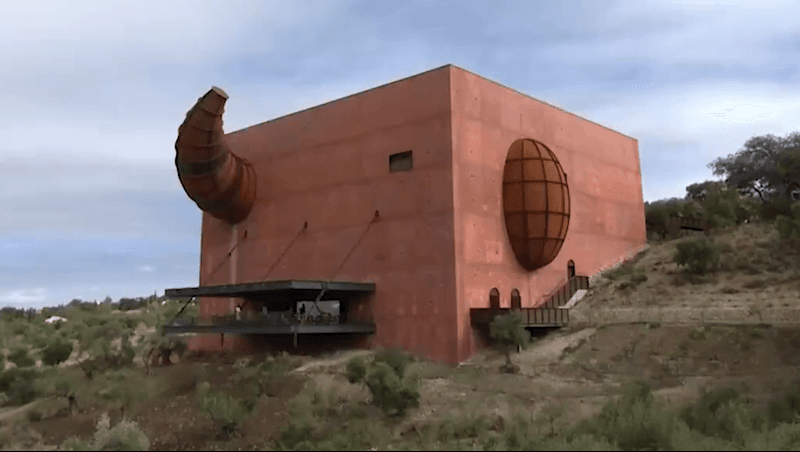 LA Almazara de l’architecte français Philippe Starck