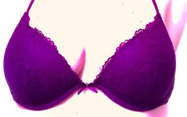 Purple bra day : une initiative permettant de lever des fonds pour la lutte contre le cancer du sein à Perth