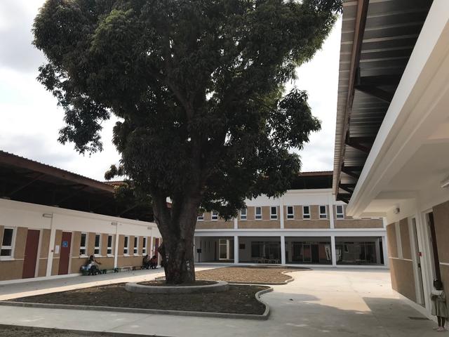 Saint Exupéry Brazzaville  Cour école maternelle