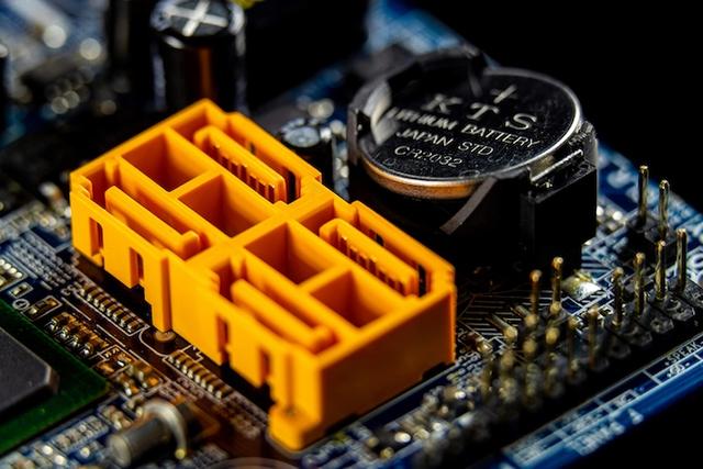 batterie sur un circuit électronique