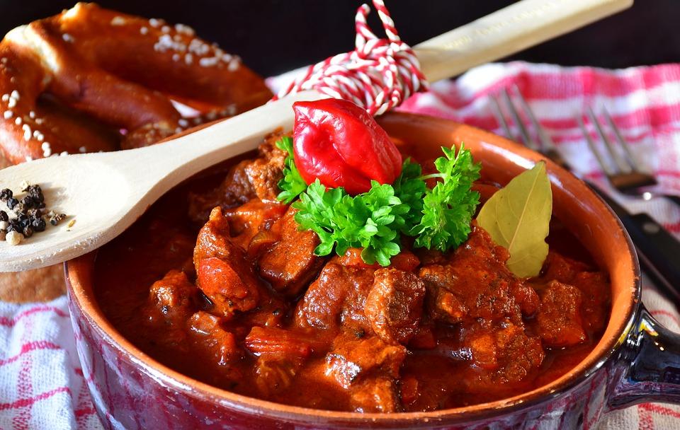 Photo d'un plat de goulash