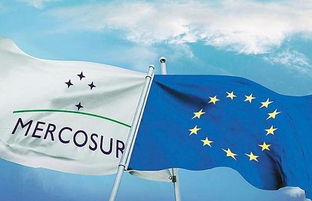 Photo des drapeau de l'UE et du Mercosur