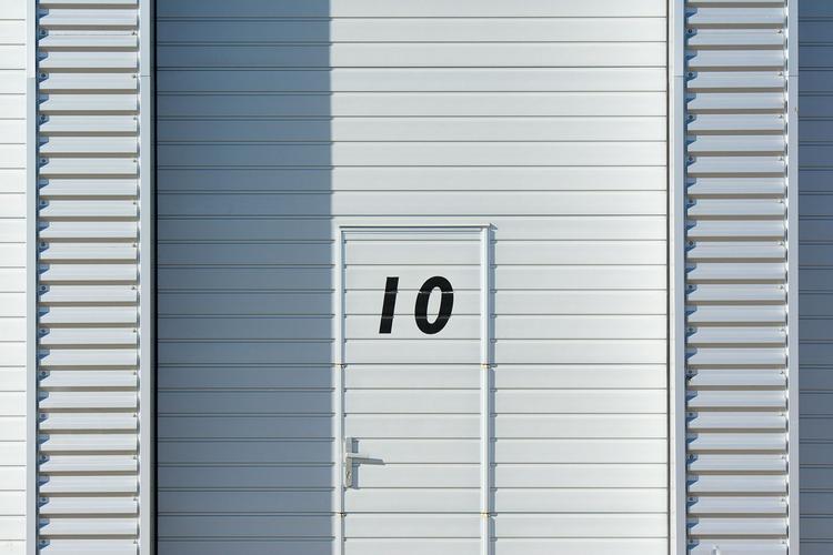 Nombre 10 sur une porte