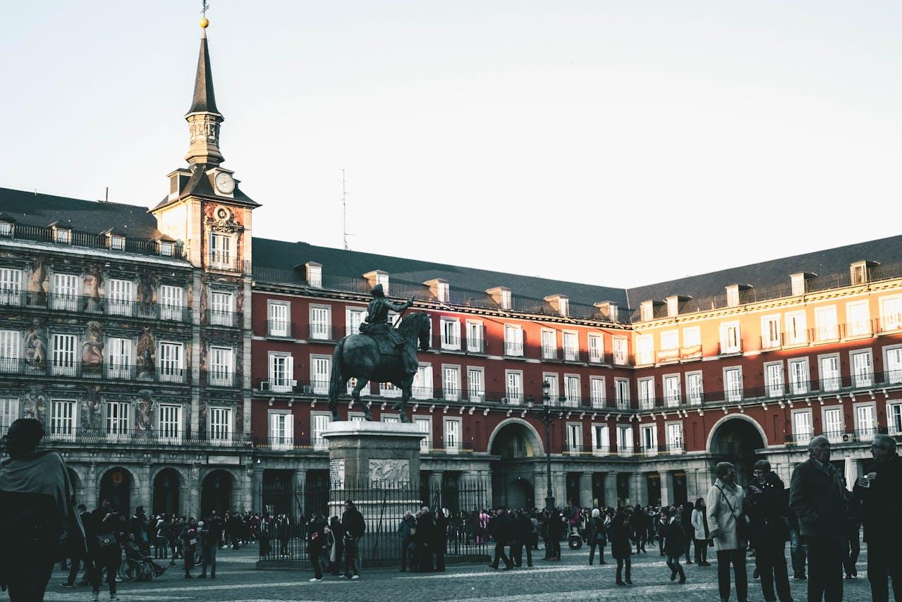 la plaza mayor a madrid