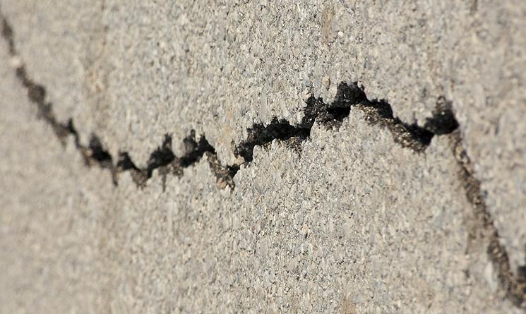 Fissure dans le béton