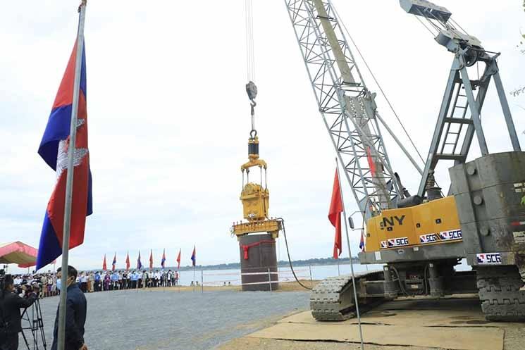 Construction du nouveau pont à Kratie