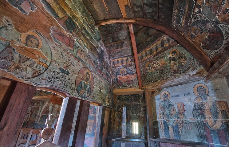 L'église en bois restaurée du village d'Urși