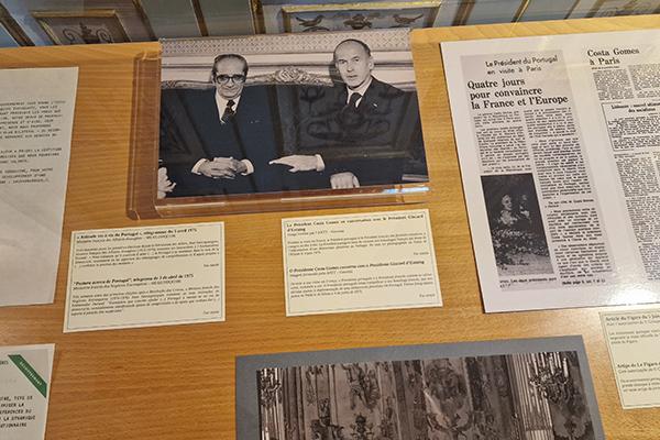 Exposition « Regards français sur la Révolution des œillets » à l'Ambassade de France