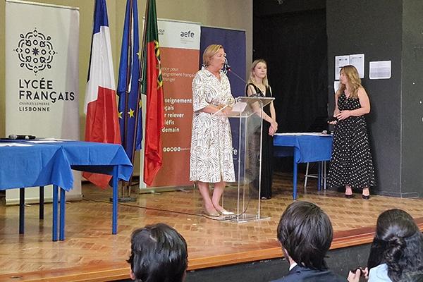 l'Ambassadrice de France au Portugal, Hélène Farnaud-Defromont au lycée français Charles Lepierre