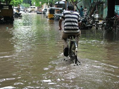 une rue de Chennai inondée