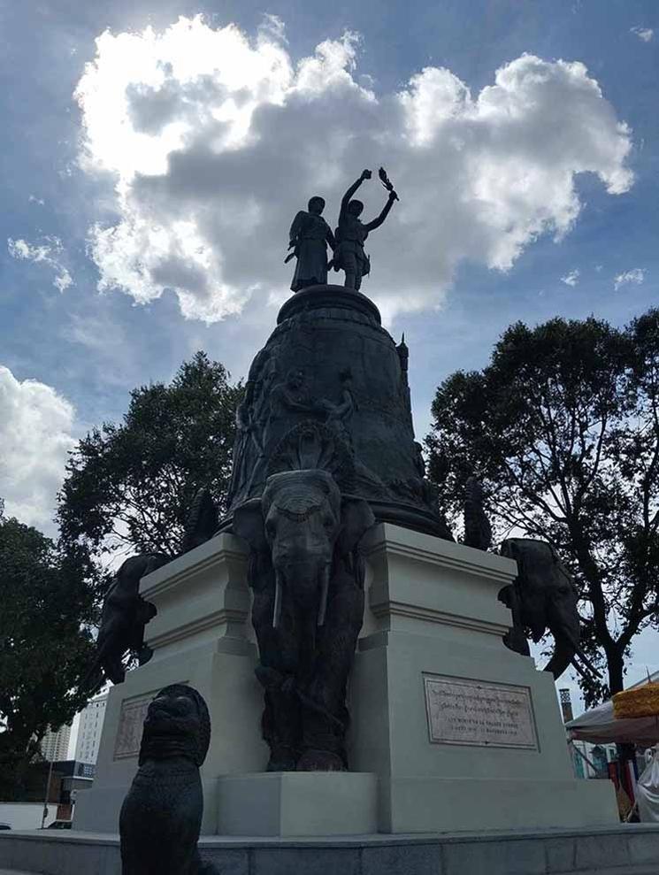 Bénédiction du monument aux morts de Phnom Penh