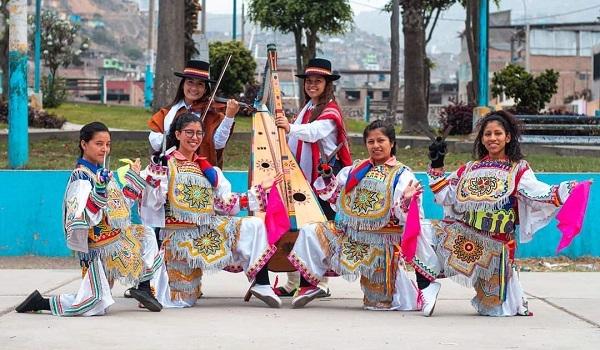 Warmi Danzaq, les femmes de la danse des ciseaux au Pérou