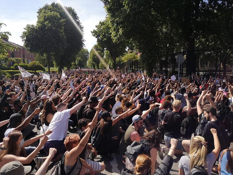 Des milliers de personnes ont défilé à Dublin cet après-midi dans le cadre d'une manifestation de solidarité avec les rassemblements contre le racisme qui se déroulent aux États-Unis et dans le monde entier.