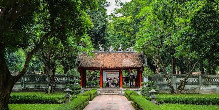 dong ba a hanoi 