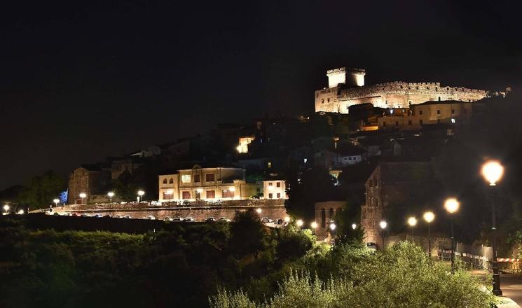 Sermoneta de nuit