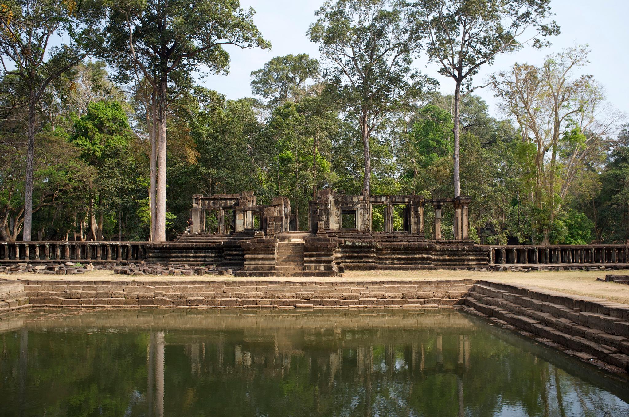 Exemple d'infrastuctures de surélèvement pour éviter les inondations sur le site d'Angkor