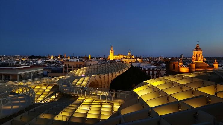 Vue sur la cathédrale de Séville sur le Metropol Parasol.