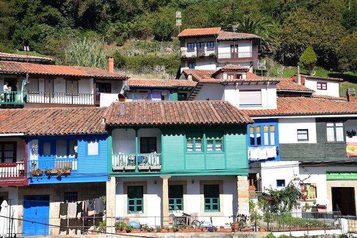 Maison colorée de Tazones, l'un des 8 plus beaux villages d'Espagne