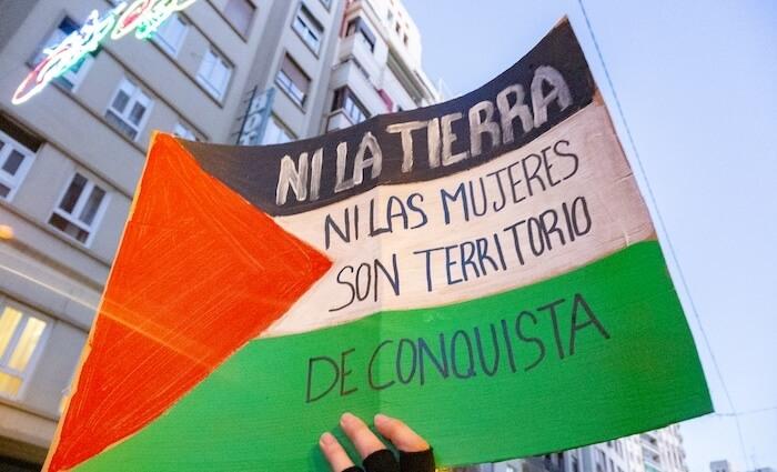 drapeau palestinien lors des manifestations du 8 mars à valencia