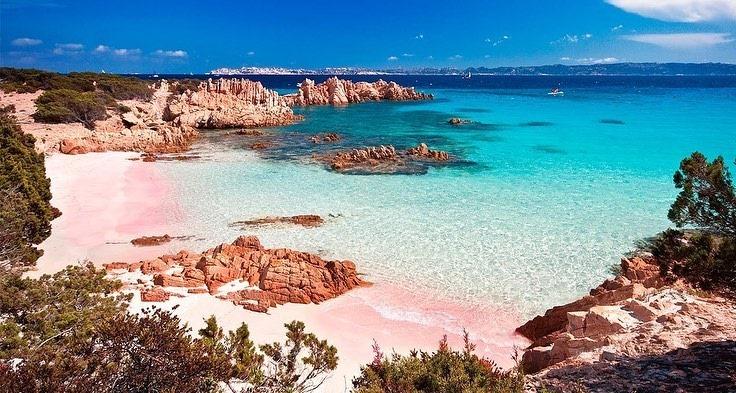 La plage rose en Sardaigne