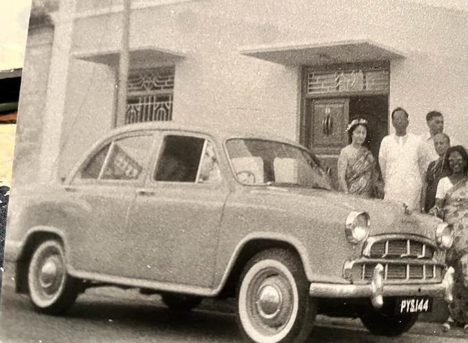 L'Ambassador, voiture emblématique, de la famille de Mohini