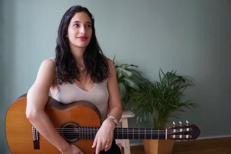 Anaïs Nour et sa guitare