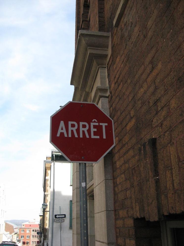 Panneau "arret" Québec