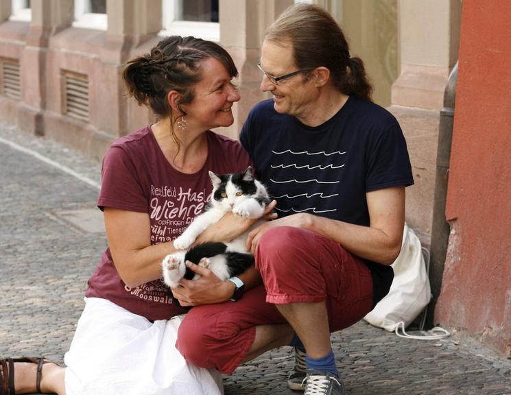 Aurélie, Romin et leur chat Myrtille ©Lola Wolff & Romin Hartmann.