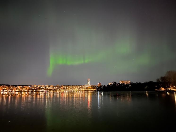 Aurore boréale dans le ciel de Stockholm