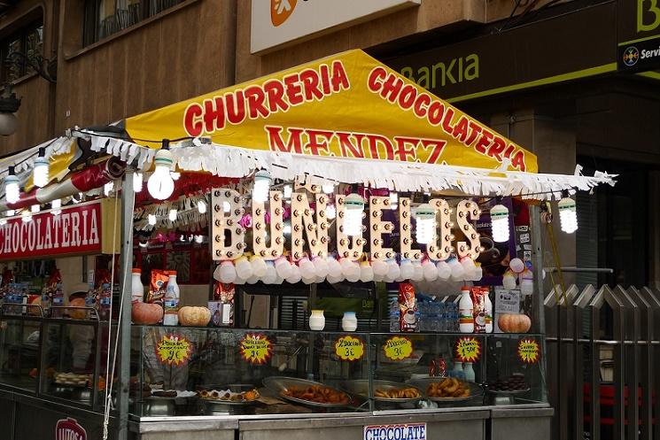 Une bunyoleria pendant les Fallas de Valencia