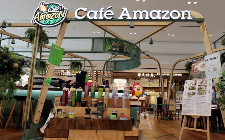 Interieur du Cafe Amazon a l'aeroport Changi de Singapour