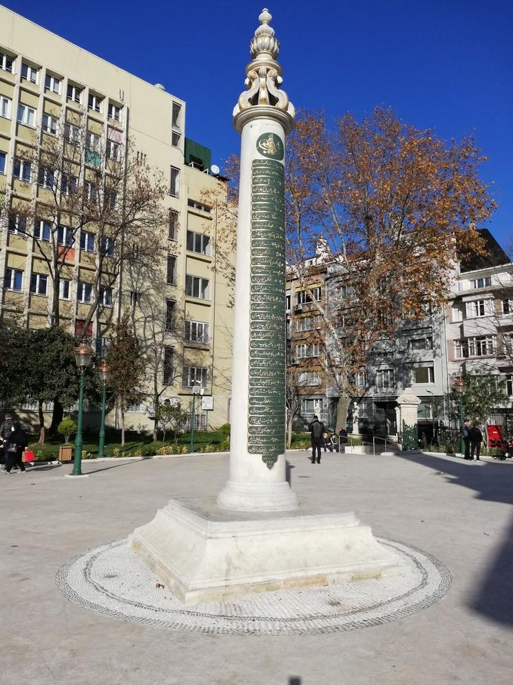 Colonne de tir de Mahmud II, esplanade de la mosquée Teşvikiye