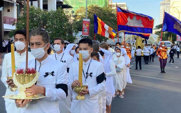 Une procession funéraire pour le défunt Prince Norodom Ranariddh traverse Phnom Penh le 8 décembre 2021. Ananth Baliga/VOD