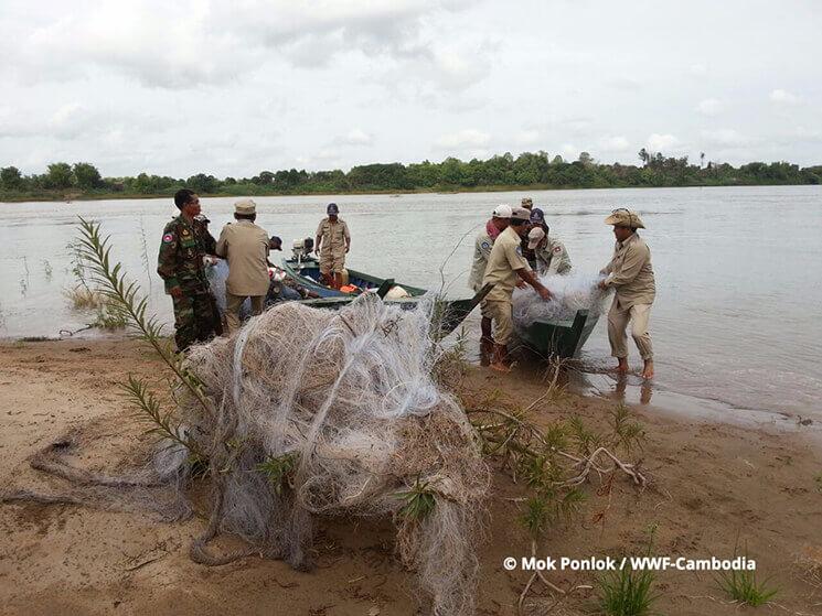 Crackdown on illegal fishing by the River guards Mekong dolphin habitat.