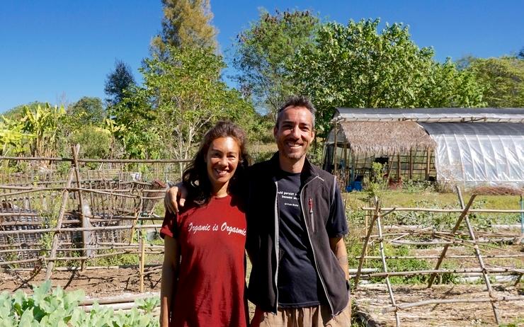 Damien Masselis et Lyse Kong dans leur permaculture a Pai dans le nord de la Thailande