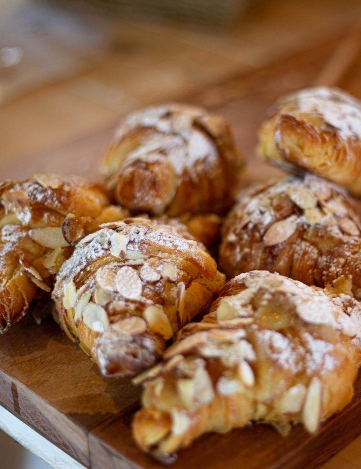 croissants aux amandes