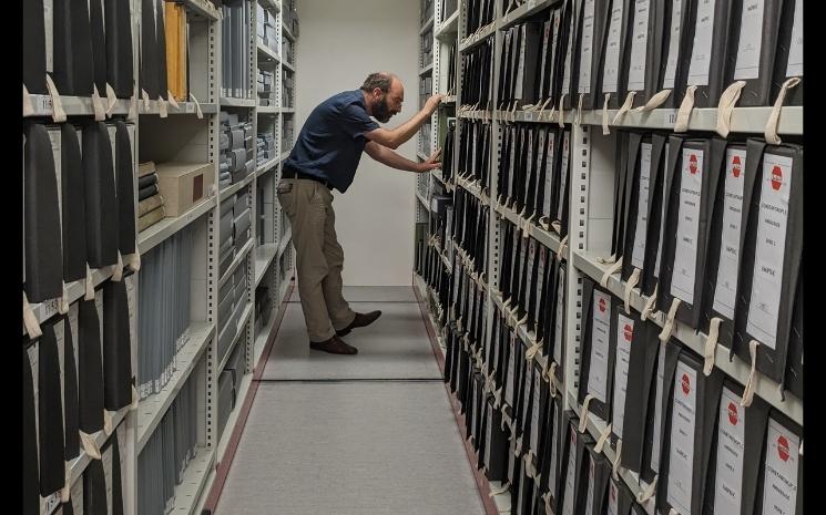 Éric Lechevallier, archiviste, écume les rayons d'archives