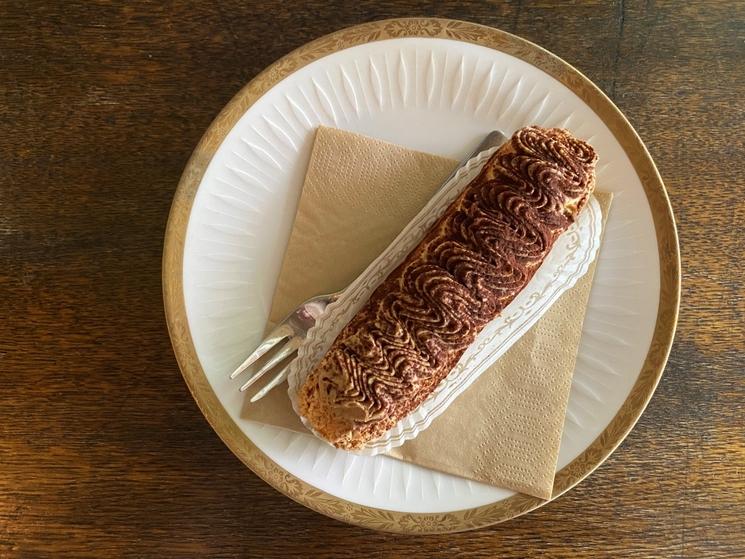 éclair au tiramisu