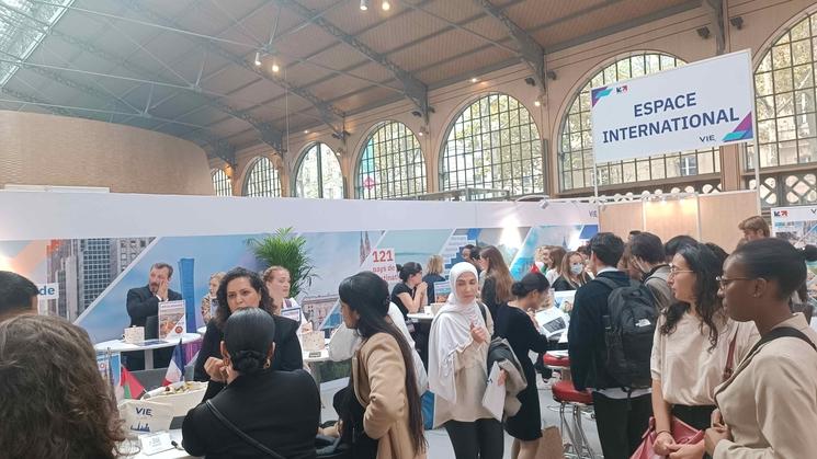 Espace de rencontre internationale entre les entreprises et les jeunes talents. 