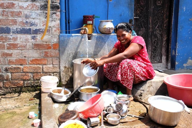 une femme qui rit à Chennai 