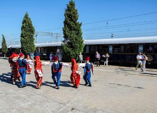 Folklore à Edirne pour accueillir l'Orient-Express