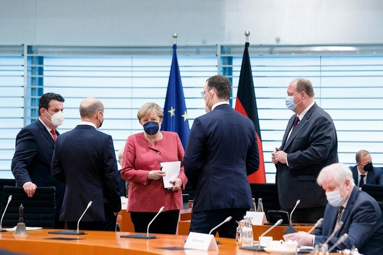 Photo d'Angela Merkel et de ses conseillers en septembre 2021