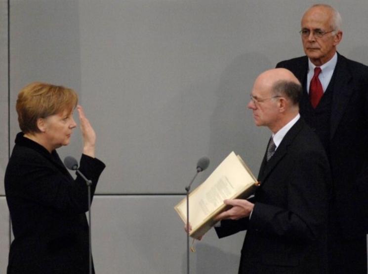 Angela Merkel pretant serment