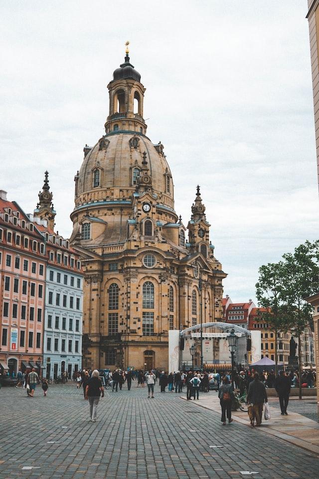 Frauenkirche © Lukas D. - Unsplash