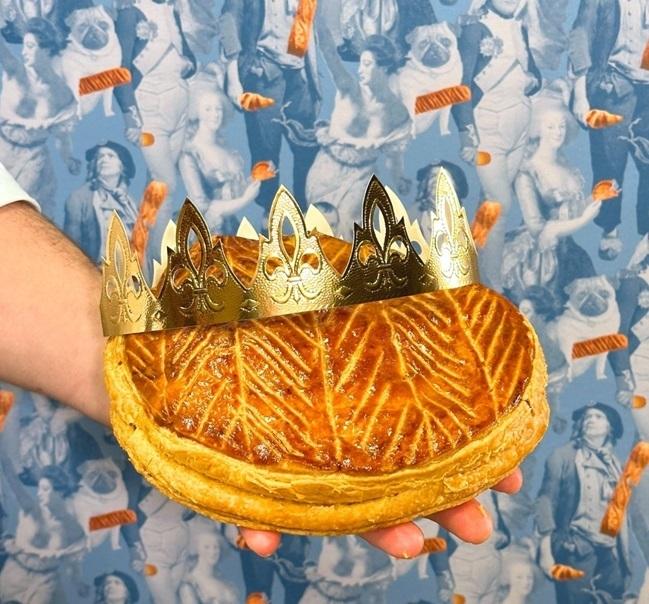 galette des rois avec couronne